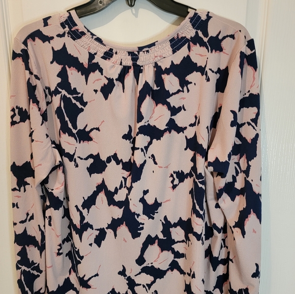 Liz Claiborne, XL, Pink & Navy Buttoned-Front Blouse - Picture 2 of 2